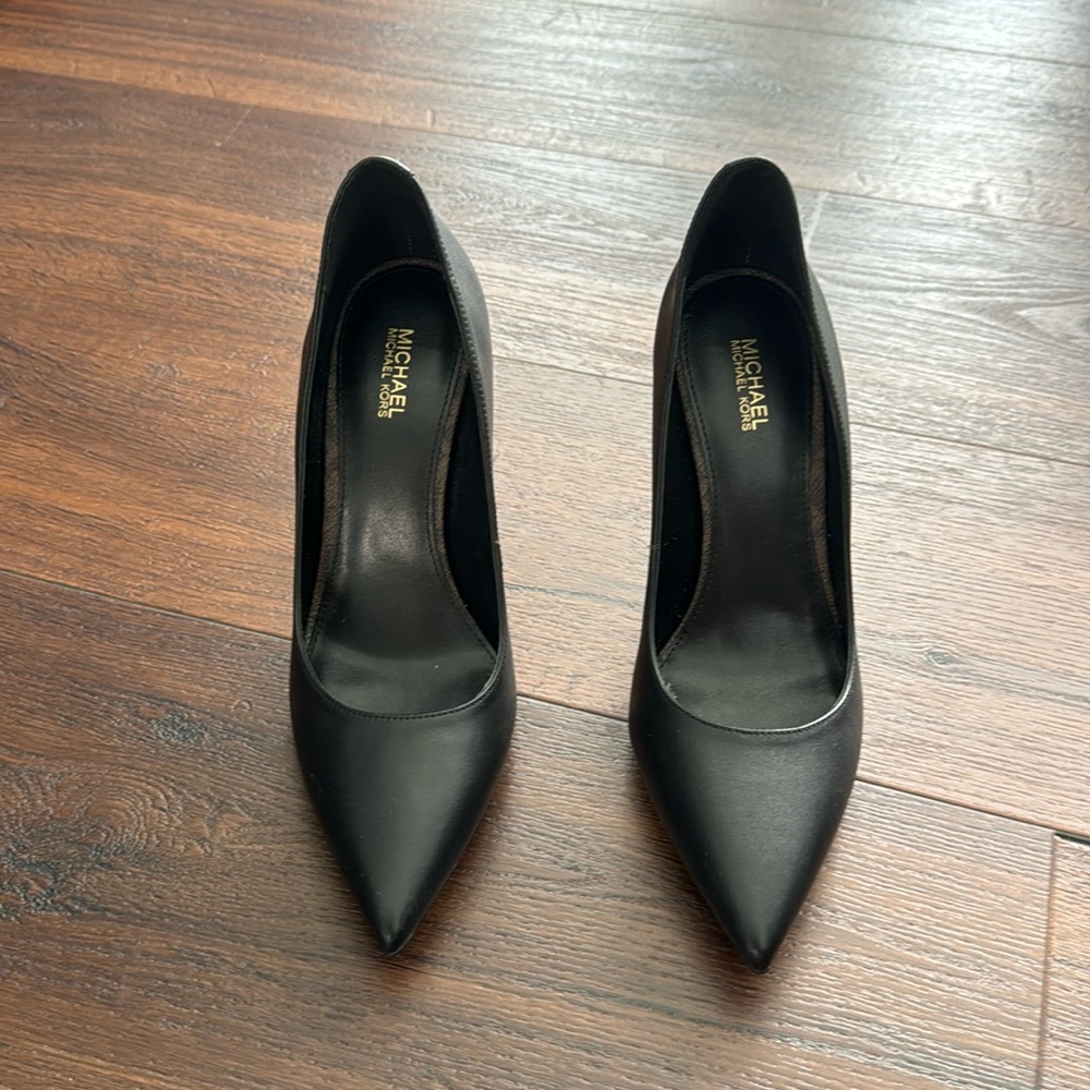 MICHAEL Michael Kors NWOT KEKE Black Heel Shoes.